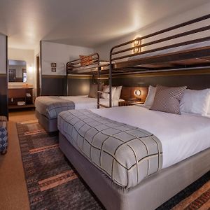 Queen Room Two Queen Beds Bunk Beds High Floor